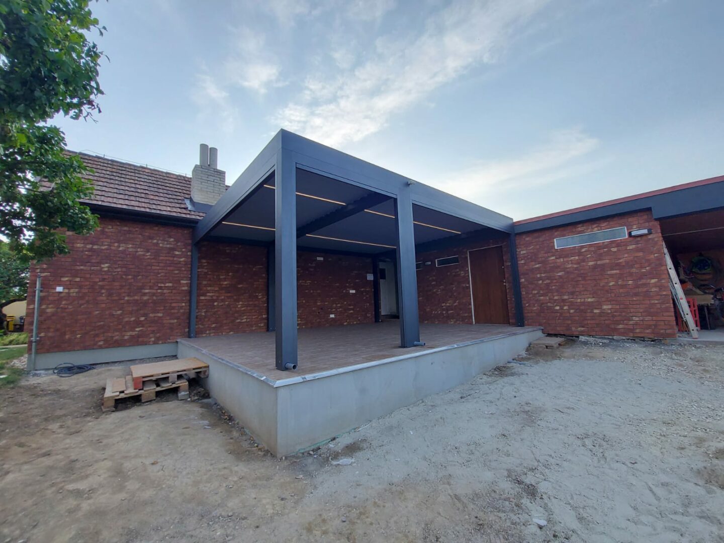 Pergola ALUX BIOclimatic RAL 7016 Bratislava I