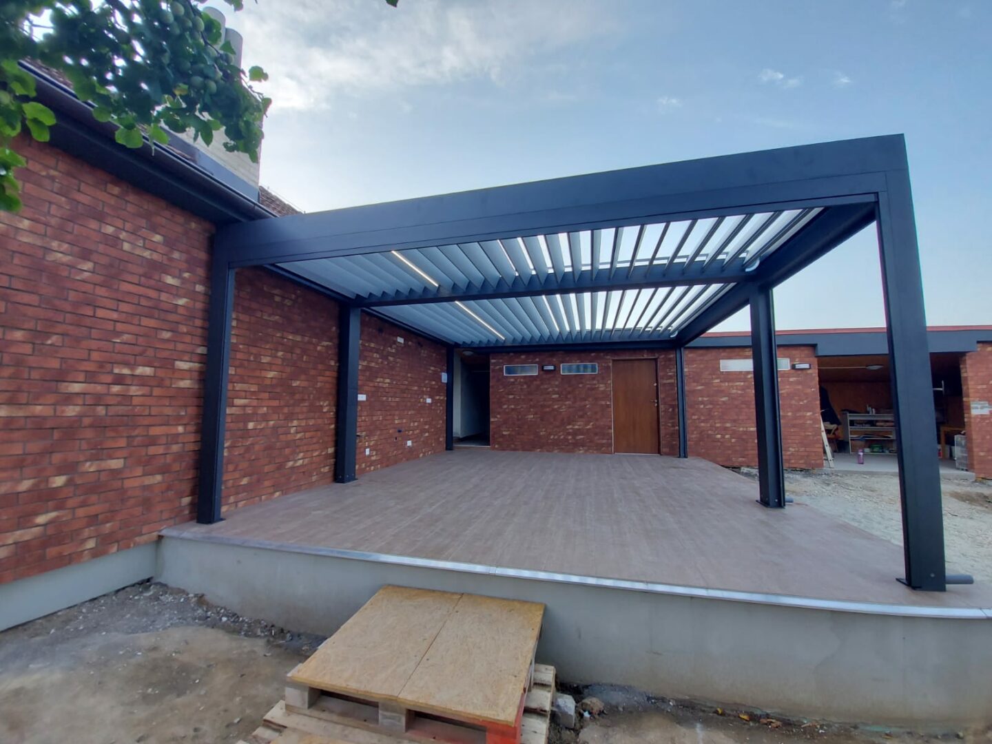 Pergola ALUX BIOclimatic RAL 7016 Bratislava II
